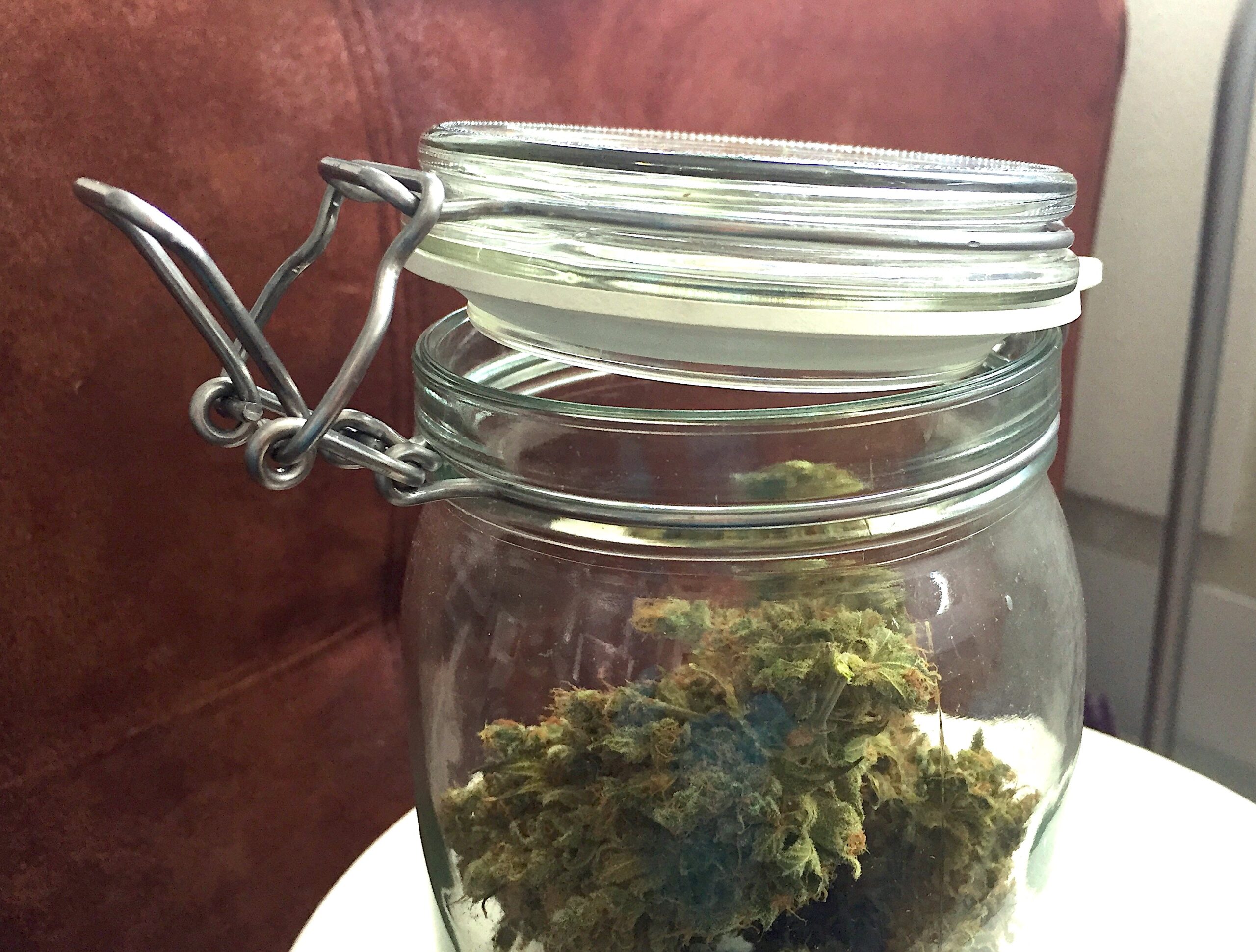 burping cure cannabis glass jar 